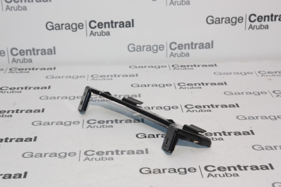 BRACKET I30 LH FR/BMPR UPP 07-