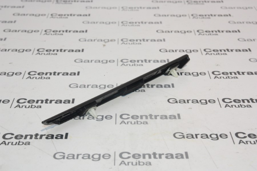 GARNISH H-1 RH TRIANGLE GLASS