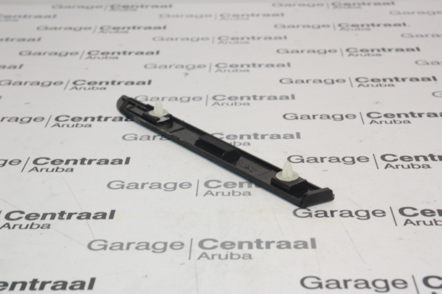 GARNISH H-1 RH TRIANGLE GLASS