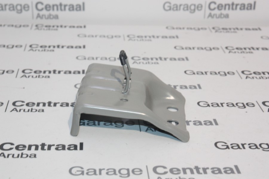 STRIKER TUC GLOVE BOX ASSY