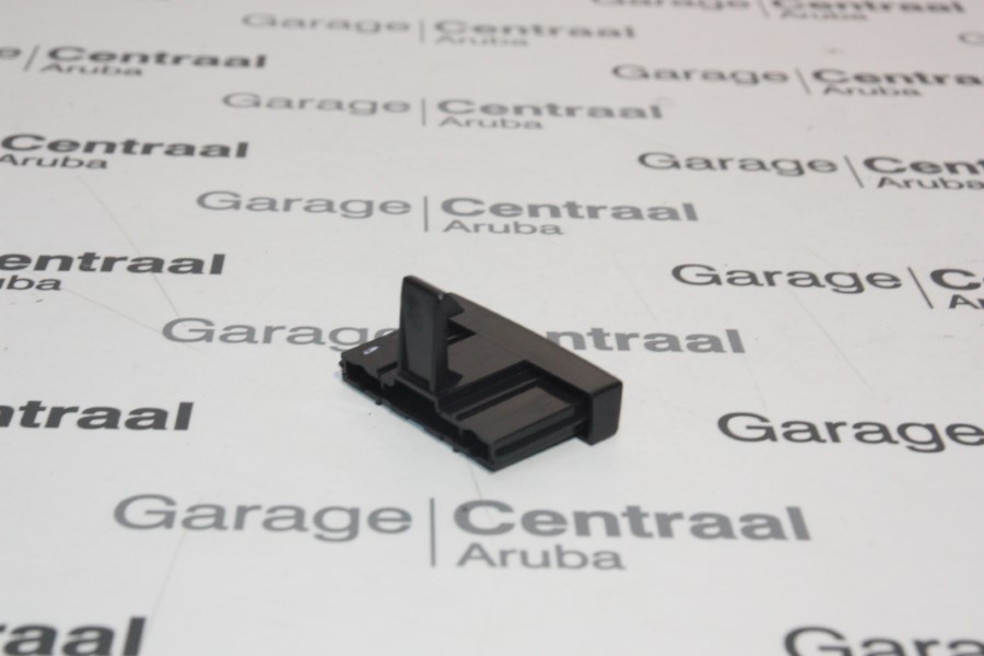 KNOB VER ARMREST (UPR) 