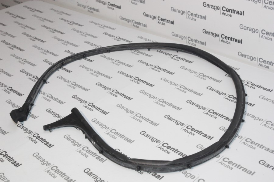 DOOR-SEAL-RH-FR-(LOWER)-DOOR-AMAROK 