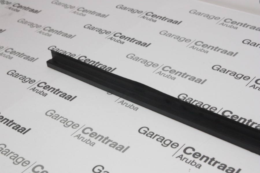 SEAL VW INT/COOLER LWR SEAL 