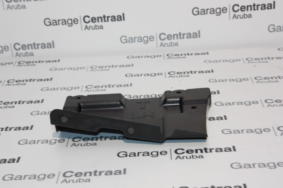 BRACKET SAN LH LWR RR/BMPR 06-
