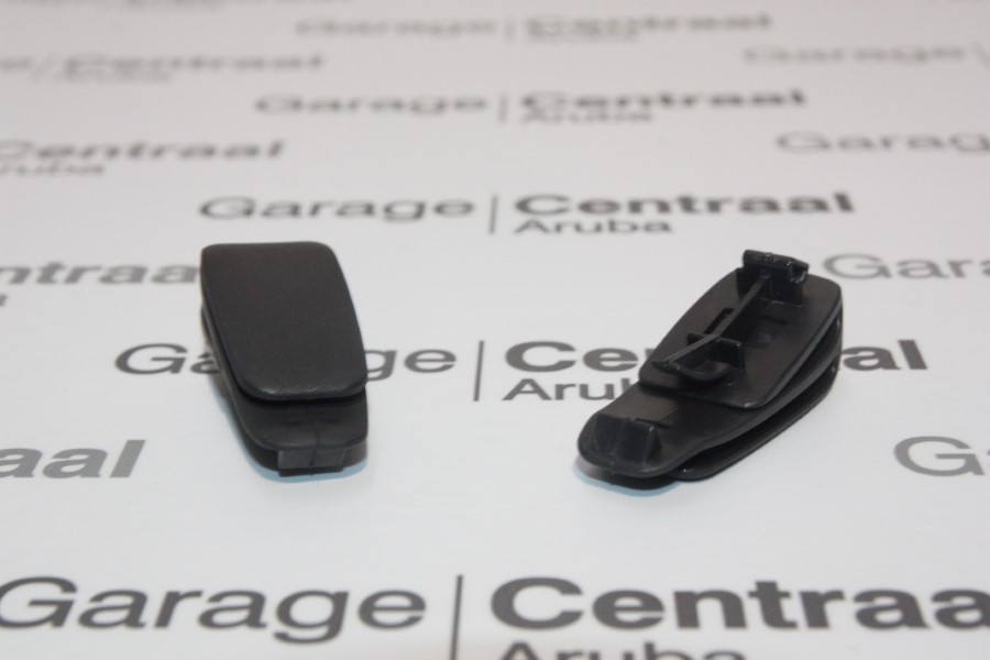 CLIP VER SEATBELT HOLDER RR 