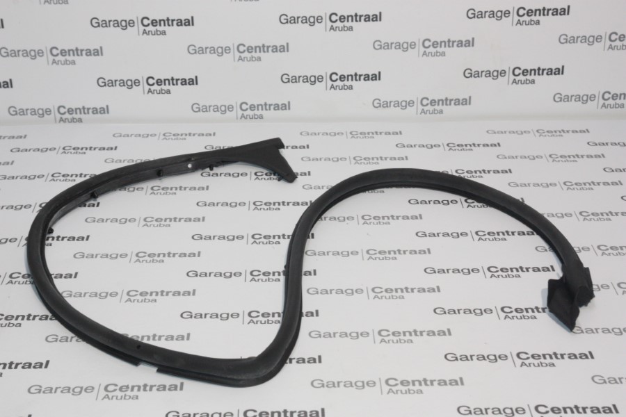 DOOR-SEAL-LH-FR-(LOWER)-DOOR-AMAROK 