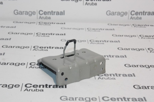 [815132E000] STRIKER TUC GLOVE BOX ASSY
