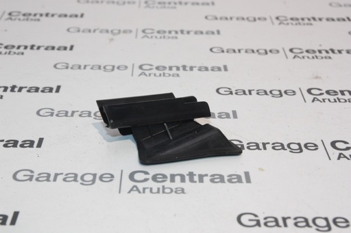 [865161C000] BRACKET GET RH FR/BMPR 