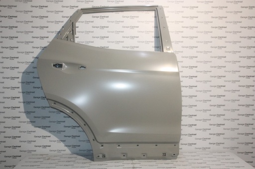 [770042W000] RR/DOOR RH SAN 14- 